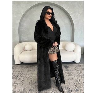 NWOT 🔥 Black Maxi Fluffy Faux Fur Coat Thick & Long, Autumn/Winter Black 6 (M)